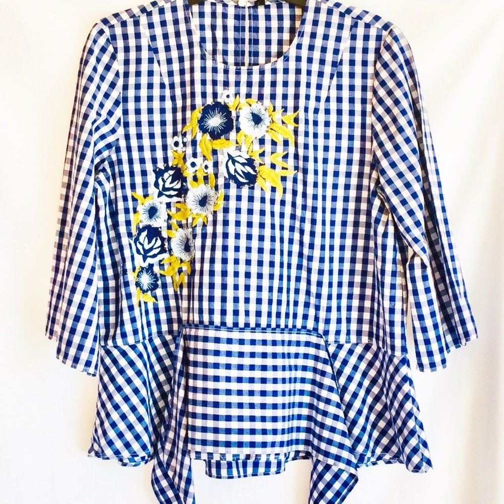 Zara Women Top Blue&White w/Flowers. Like New sz L